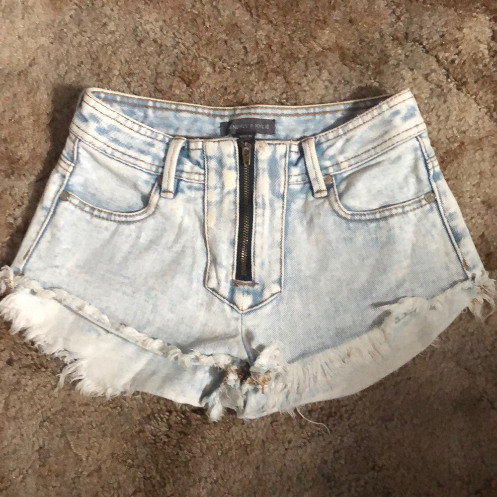 💥KENDALL & KYLIE HIGH RISE SHORTS💥